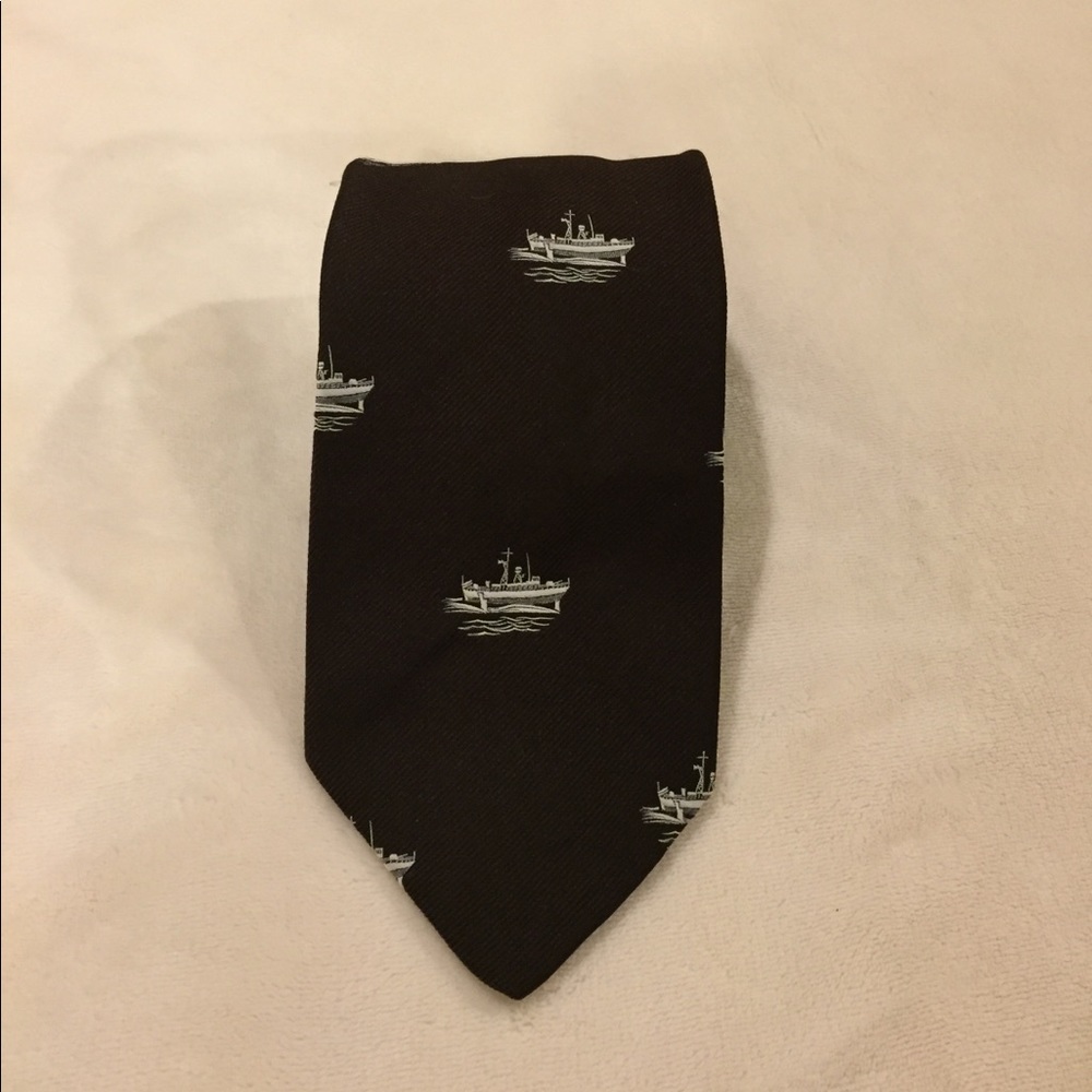 Vintage Boeing tie with boats